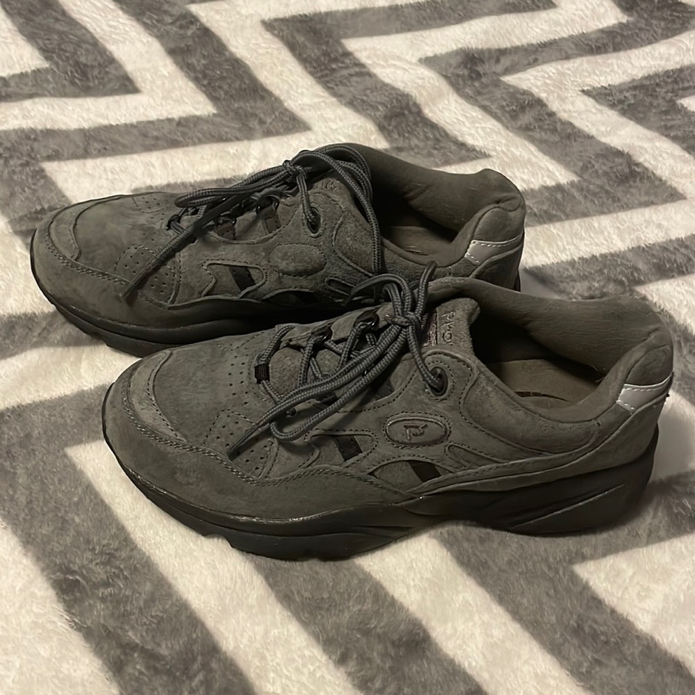 Size 8.5 womens Propet walking shoes